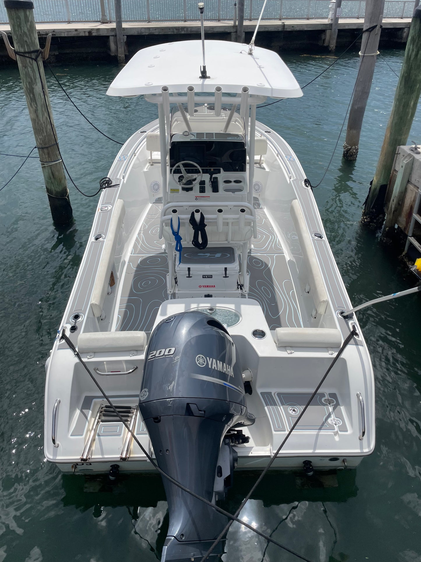 Sea Hunt Triton 225 Boat rental